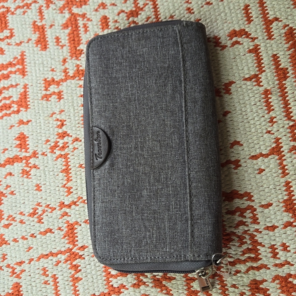 Travelon long zip